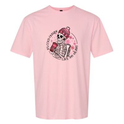 It's cold outside. Just like my heart. - lite pink tee